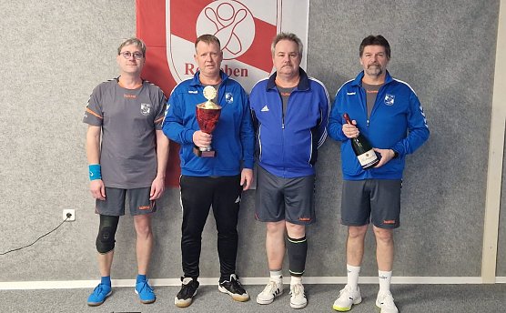 Die Roßleben Seniroen-Kegler (v.l.n.r.: Schröder, Gensch, Herzau, Arnold) (Foto: Herzau) Die Roßleben Seniroen-Kegler (v.l.n.r.: Schröder, Gensch, Herzau, Arnold) (Foto: Herzau)