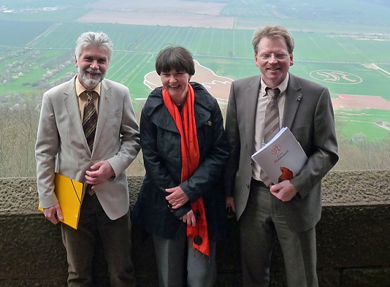 Henriette pickt am Kyffh&auml;user (Foto: Karl-Heinz Herrmann)