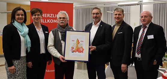 v.li.n.re. Antje Hochwind-Schneider, Landr&auml;tin; Sindy Ritzke, Vorstandsmitglied Kyffh&auml;usersparkasse; Hans-Joachim Tempel, K&uuml;nstler; Raimund Scheja, Mitglied des Verwaltungsrates; Matthias Strejc, B&uuml;rgermeister Bad Frankenhausen;  Dieter Bauhaus, Pr&auml;sident der IHK Erfurt (Foto: Anika Spitzbarth Kyffh&auml;user Sparkasse)