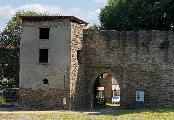 Fr&uuml;hjahrsputz in Schlosspark Ebeleben (Foto: Eva Maria Wiegand)