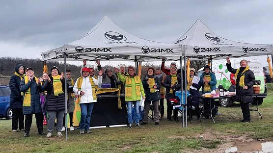 Frankenh&auml;user Frauenchor feuerte die Sportler beim 45. Kyffh&auml;userlauf  mit ihrem Gesang an (Foto: Katrin Milde)