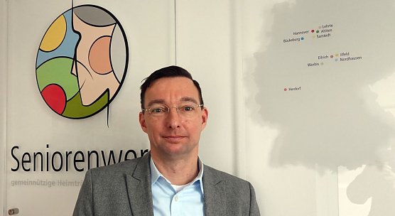 Christian D&ouml;ring in der Hauptverwaltung des Seniorenwerks in der Stolberger Stra&szlig;e (Foto: NUV / Claudia Rheinl&auml;nder)