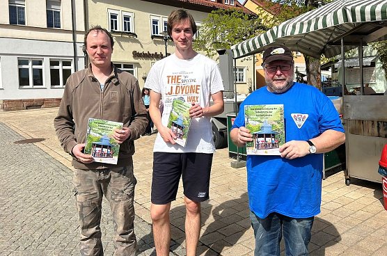 Bucherscheinung "Die Wiederbelebung der Schutzhütte von Hornungshöhe" (Foto: Peter Keßler) Bucherscheinung "Die Wiederbelebung der Schutzhütte von Hornungshöhe" (Foto: Peter Keßler)