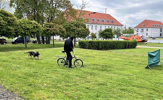 Auf dem Programm standen auch praktische Vorf&uuml;hrungen (Foto: LPI)