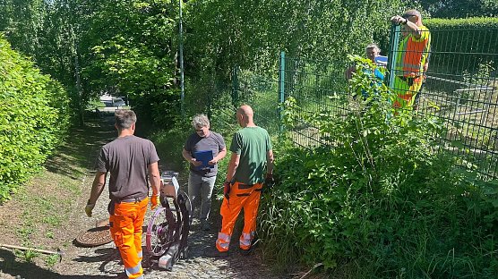 Mitarbeiter des TAZ fanden dank einer Kamerabefahrung der Rohrleitungen im Sondersh&auml;user Bergbad eine besch&auml;digte Reinwasserleitung (Foto: Janine Skara)