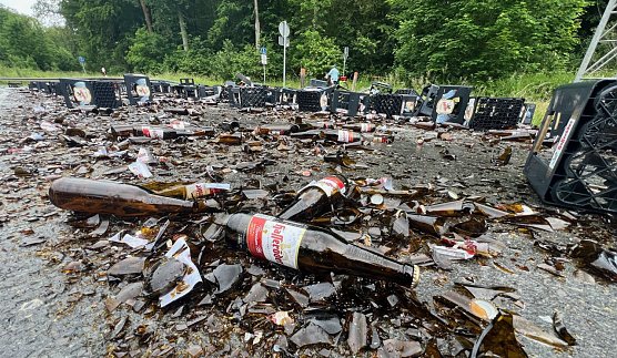 Verlorene Ladung auf der B4 (Foto: S. Dietzel)
