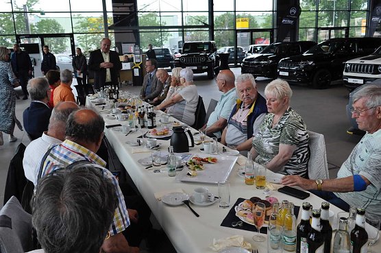 Gemeinsam gefeiert und geredet (Foto: M. Keller/AHP)