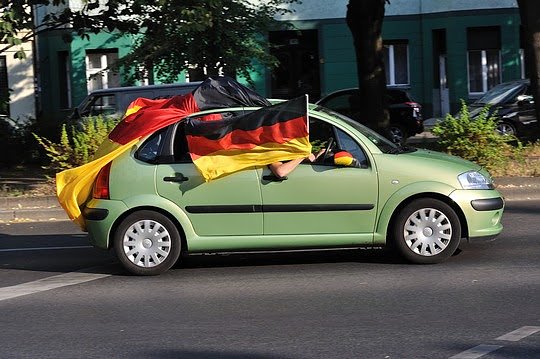 Auch der Autoschmuck unterliegt gewissen Regeln (Foto: ADAC) Auch der Autoschmuck unterliegt gewissen Regeln (Foto: ADAC)