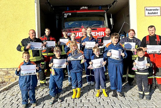 Berufsfeuerwehrtag für die Jugendfeuerwehr (Foto: Feuerwehr Heldrungen) Berufsfeuerwehrtag für die Jugendfeuerwehr (Foto: Feuerwehr Heldrungen)