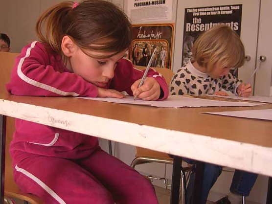 Kinder malen (Foto: Panorama Museum Bad Frankenhausen) Kinder malen (Foto: Panorama Museum Bad Frankenhausen)