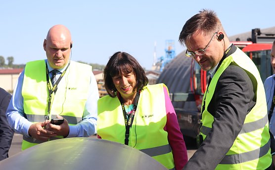 v.li.n.re. Sondersh&auml;user B&uuml;rgermeister Steffen Grimm, Europaabgeordnete Marion Walsmann, Landtagsabgeordnete Stefan Schard (CDU) (Foto: Europab&uuml;ro Th&uuml;ringen)