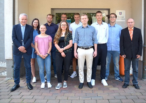 Ausbildungsbeginn beim Finanzamt in Sondershausen (Foto: Finanzamt Sondershausen) Ausbildungsbeginn beim Finanzamt in Sondershausen (Foto: Finanzamt Sondershausen)