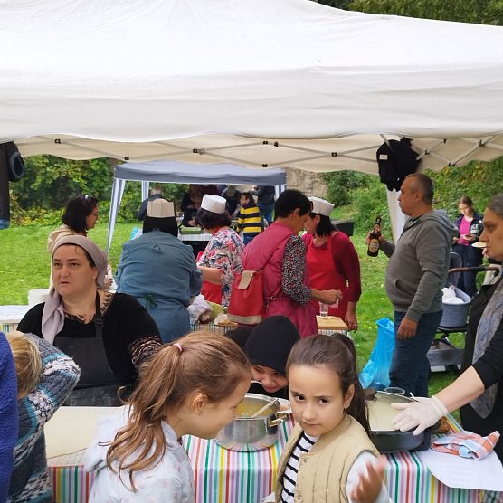 Internationale Kochshow in der Trinitatisgemeinde in Sondershausen (Foto: Karla Kreyer) Internationale Kochshow in der Trinitatisgemeinde in Sondershausen (Foto: Karla Kreyer)