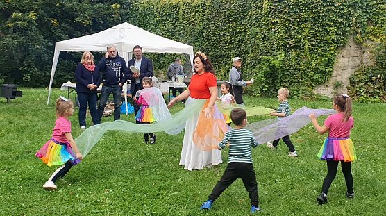 Internationale Kochshow mit Tanz in der Trinitatisgemeinde Sondershausen (Foto: Karla Kreyer) Internationale Kochshow mit Tanz in der Trinitatisgemeinde Sondershausen (Foto: Karla Kreyer)