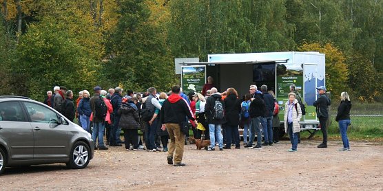 Kranichwanderung am Stausee (Foto: Ulrich Reinboth)