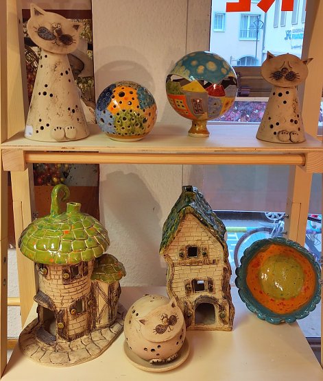 T&ouml;pferkunst im Erz&auml;hlcafe&acute; (Foto: Judith Blinzler)