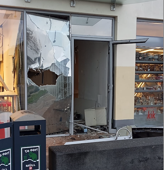 Verw&uuml;stung in der Sch&ouml;nfelder Stra&szlig;e in Artern (Foto: S. Dietzel)