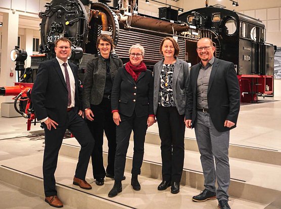 Vorstand des Verein St&auml;dtetourismus in Th&uuml;ringen von links nach recht: Sebastian Ke&szlig;ler, Jeannette Krey&szlig;el, Ulrike K&ouml;ppel, Nancy Krug, Marcus Strunck (Foto: F.Heller)