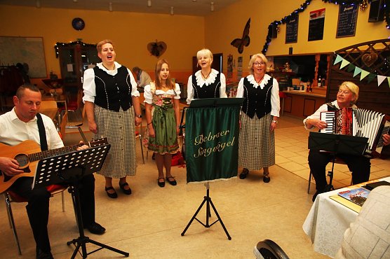 Weihnachtsfeier mit den Bebraer Singv&ouml;geln in Ebeleben (Foto: G&uuml;nter H&auml;rting)