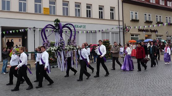 Fliederfest eröffnet (Foto: Karl-Heinz Herrmann) Fliederfest eröffnet (Foto: Karl-Heinz Herrmann)