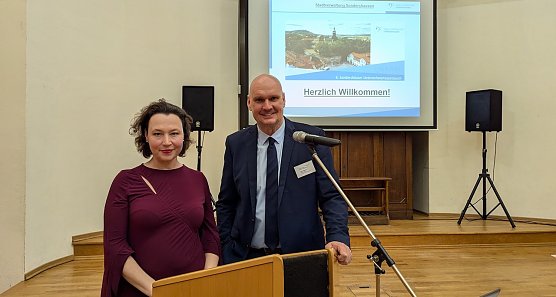B&uuml;rgermeister von Sondershausen Steffen Grimm; Claudia Langhammer, Stabstellenleiterin (Kultur, Tourismus, Wirtschaftsf&ouml;rderung). (Foto: Janine Skara)