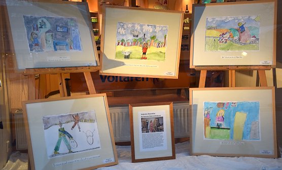 Schaufenster in der Steinbr&uuml;ck-Apotheke (Foto: F.B&ouml;hme )