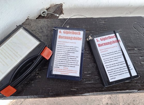 Die Hornunger Gipfelbücher erfreuen sich großer Beliebtheit (Foto: Peter Keßler) Die Hornunger Gipfelbücher erfreuen sich großer Beliebtheit (Foto: Peter Keßler)
