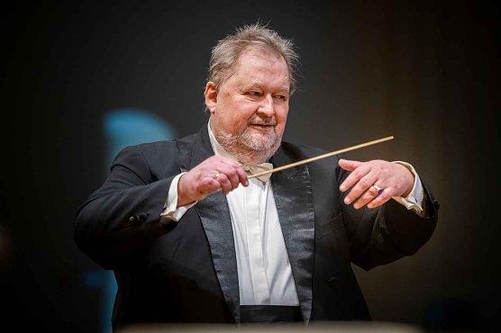 Michael Helmrath am Dirigentenpult (Foto: Marco Kneise) Michael Helmrath am Dirigentenpult (Foto: Marco Kneise)