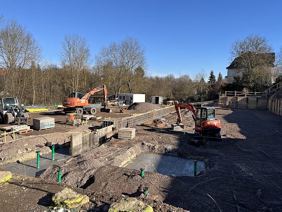Die Bauarbeiten f&uuml;r den Neubau der Turnhalle in der Talstrasse gehen voran (Foto: Martin Hellmann ((Landratsamt Kyffh&auml;userkreis))