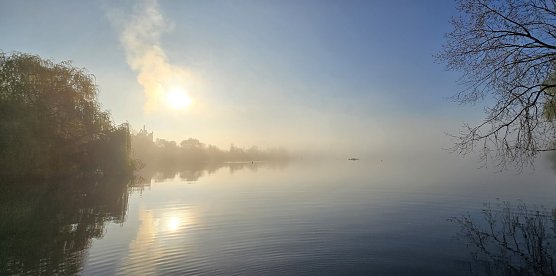 Tauchersee Kiesschacht in Nordhausen bei Sonnenaufgang (Foto: Helmut Liesegang ) Tauchersee Kiesschacht in Nordhausen bei Sonnenaufgang (Foto: Helmut Liesegang )