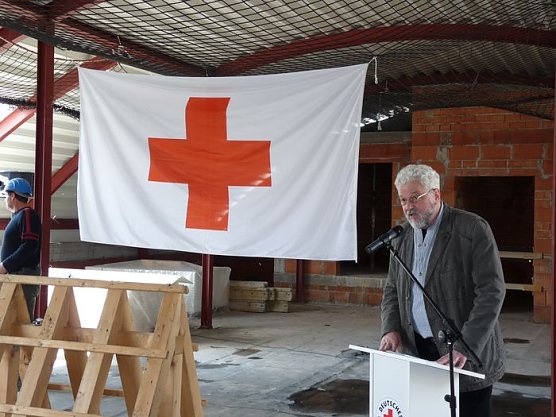 Bei Richtfest strahlte Sonne (Foto: Karl-Heinz Herrmann) Bei Richtfest strahlte Sonne (Foto: Karl-Heinz Herrmann)