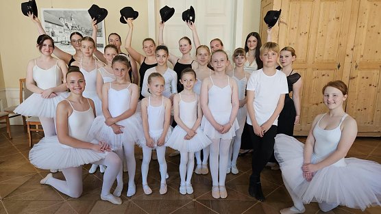 Eleven des Tanzstudios Radeva (Foto: H.Wernig)