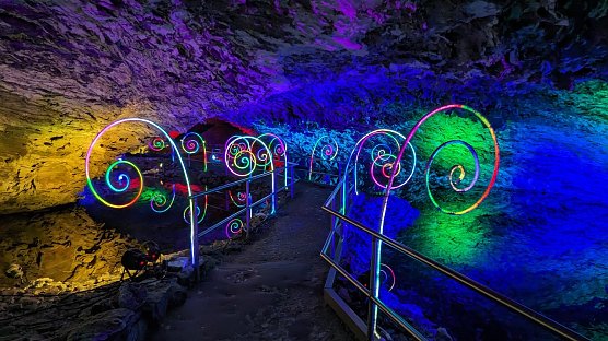 WORLD OF LIGHTS in der Barbarossah&ouml;hle (Foto: Gemeinde Kyffh&auml;userland)
