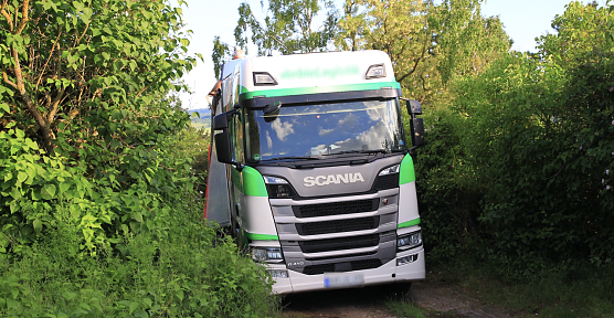 Lkw auf Abwegen im Kyffh&auml;userkreis (Foto: S. Dietzel)
