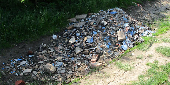 Abgeladener Bauschutt bei Ebeleben (Foto: Pressestelle Landratsamt) Abgeladener Bauschutt bei Ebeleben (Foto: Pressestelle Landratsamt)