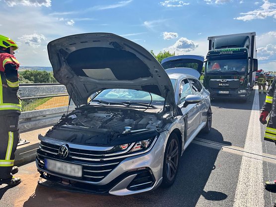 Unfallfahrzeug auf der A38 (Foto: S. Dietzel)