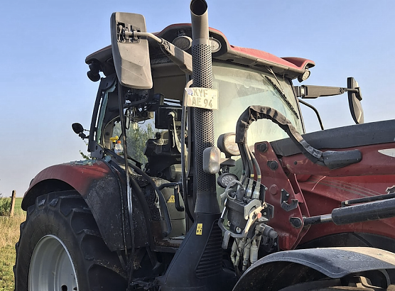 Feuerschaden am Traktor (Foto: S. Dietzel) Feuerschaden am Traktor (Foto: S. Dietzel)