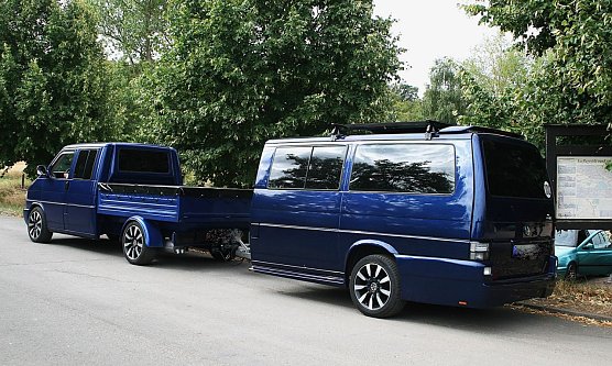 Wohnwagengespann am Stausee (Foto: Ulrich Reinboth) Wohnwagengespann am Stausee (Foto: Ulrich Reinboth)