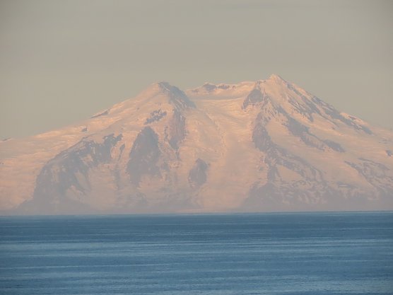 2. Foto: Insel Jan Mayen (Foto: Birgit und Burkhard Keil) 2. Foto: Insel Jan Mayen (Foto: Birgit und Burkhard Keil)