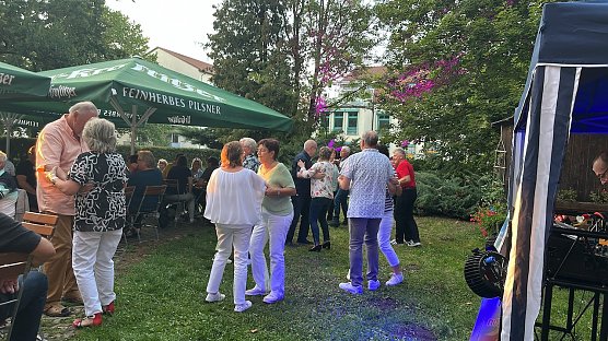 Disco in Artern für Menschen ab 60 Jahren (Foto: LRA Kyffhäuserkreis) Disco in Artern für Menschen ab 60 Jahren (Foto: LRA Kyffhäuserkreis)