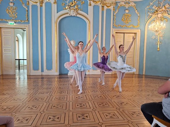 Auftritt des Tanzstudio Radeva zum Tag des offenen Denkmals (Foto: Dimitar Redev) Auftritt des Tanzstudio Radeva zum Tag des offenen Denkmals (Foto: Dimitar Redev)