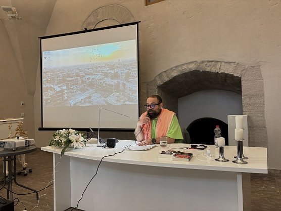 Der syrische Schauspieler, Journalist, Autor und YouTuber Firas Alshater (Foto: Celine Appenrodt) Der syrische Schauspieler, Journalist, Autor und YouTuber Firas Alshater (Foto: Celine Appenrodt)