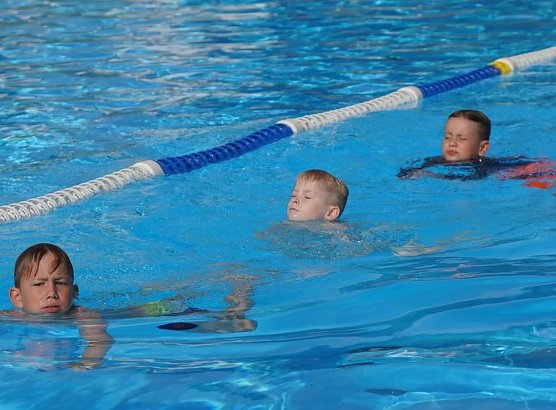 Trotz teils ungem&uuml;tlichem Sommerwetter konnten alle Schwimmkurse im Bergbad in Sondershausen absolviert werden (Foto: Janine Skara)