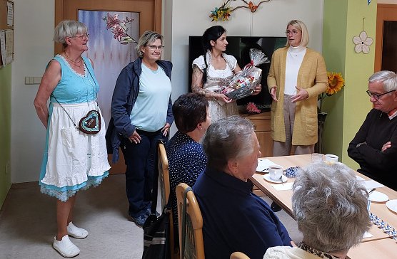 Darbietung beim Oktoberfest im Seniorentreff-Borntal (Foto: Wolfgang Dittrich)