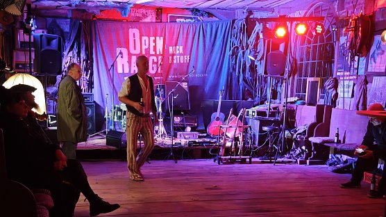 Ob Uwe Hager hier noch etwas aufgeregt war. Minuten vor dem Konzert. (Foto: nnz)