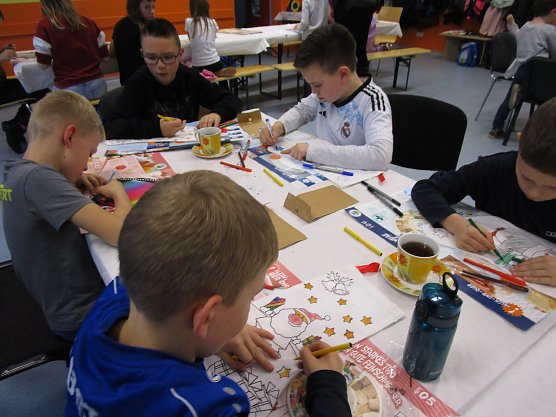 "Sportgala" mit Malstiften im Freizeitzentrum Artern (Foto: Janet Haselhuhn)