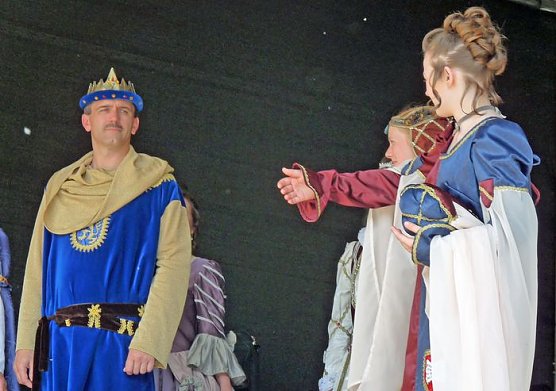 Getanzte Modenschau (Foto: Karl-Heinz Herrmann)