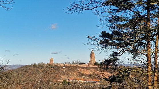 Ein klarer Dezembertag am Kyffhäuser (Foto: agl) Ein klarer Dezembertag am Kyffhäuser (Foto: agl)