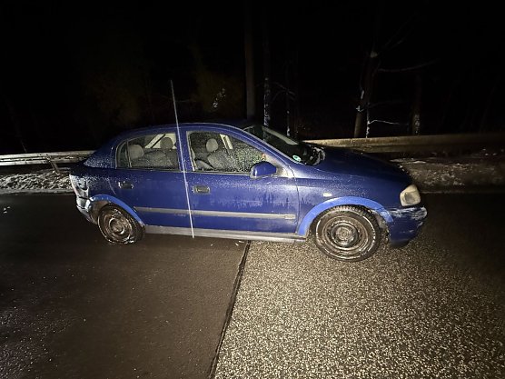 Unfallfahrzeug bei Ebeleben (Foto: S. Dietzel) Unfallfahrzeug bei Ebeleben (Foto: S. Dietzel)