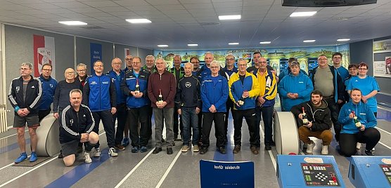 Die Teilnehmer des Wettkampfes im Gruppenbild (Foto: Knut Herzau)